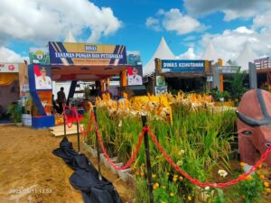 dalam pameran ini pihaknya memasang hasil-hasil bumi dari Kolaka Timur, karena Kolaka Timur menjadi salah satu lumbung pangan yang ada di Sulawesi Tenggara.